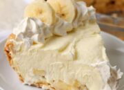 Whip Up A Delicious Banana Cream Pie With This Easy Recipe