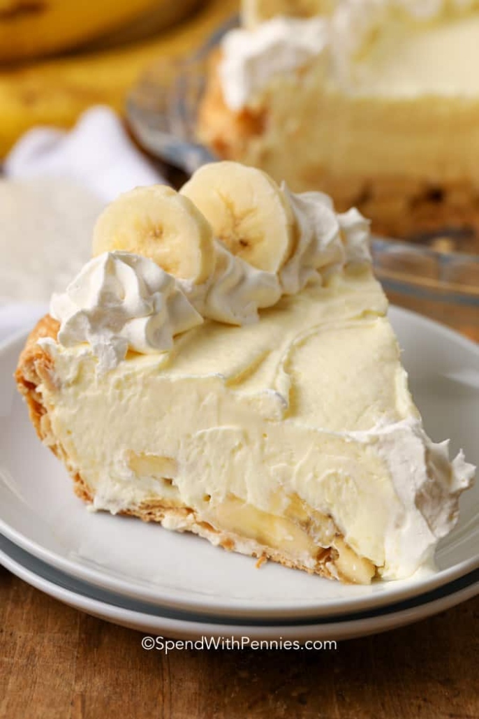 Whip Up A Delicious Banana Cream Pie With This Easy Recipe