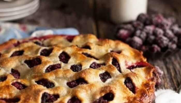 Sweet And Simple: Learn How To Bake A Delicious Blackberry Pie At Home